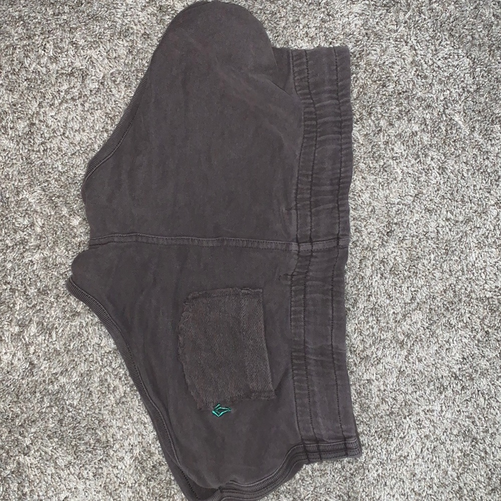 Volcom shorts - Picture 2 of 4